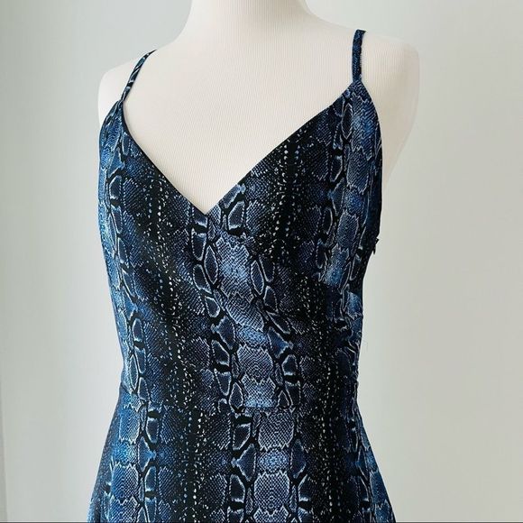PIPERLIME Blue Snakeskin Dress - Picture 2 of 4